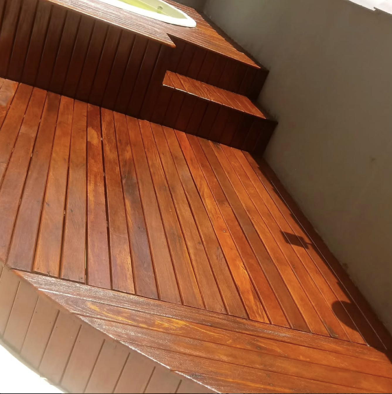 Deck de madeira da Cadore Serviços